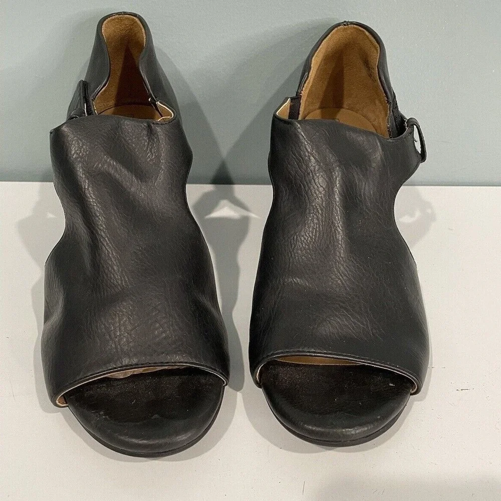 Natural Soul Women's Leather Look Sandals Size 7.5 Black‎ Wedge